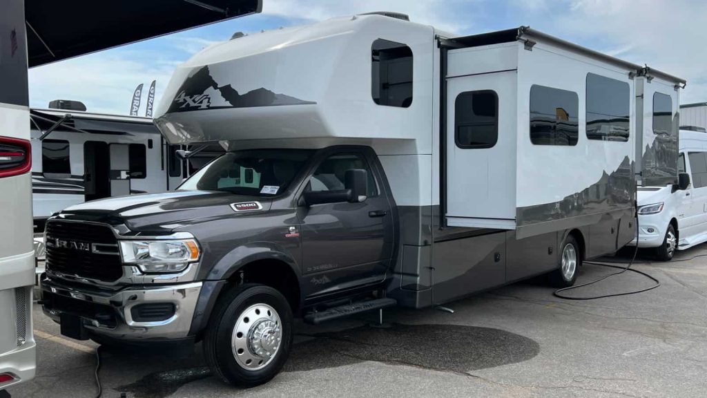 RVTravel Review: A Closer Look at the Dynamax Isata 5 30FW