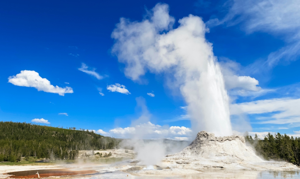 NEWS: Yellowstone National Park Rocked by Dozens of Earthquakes