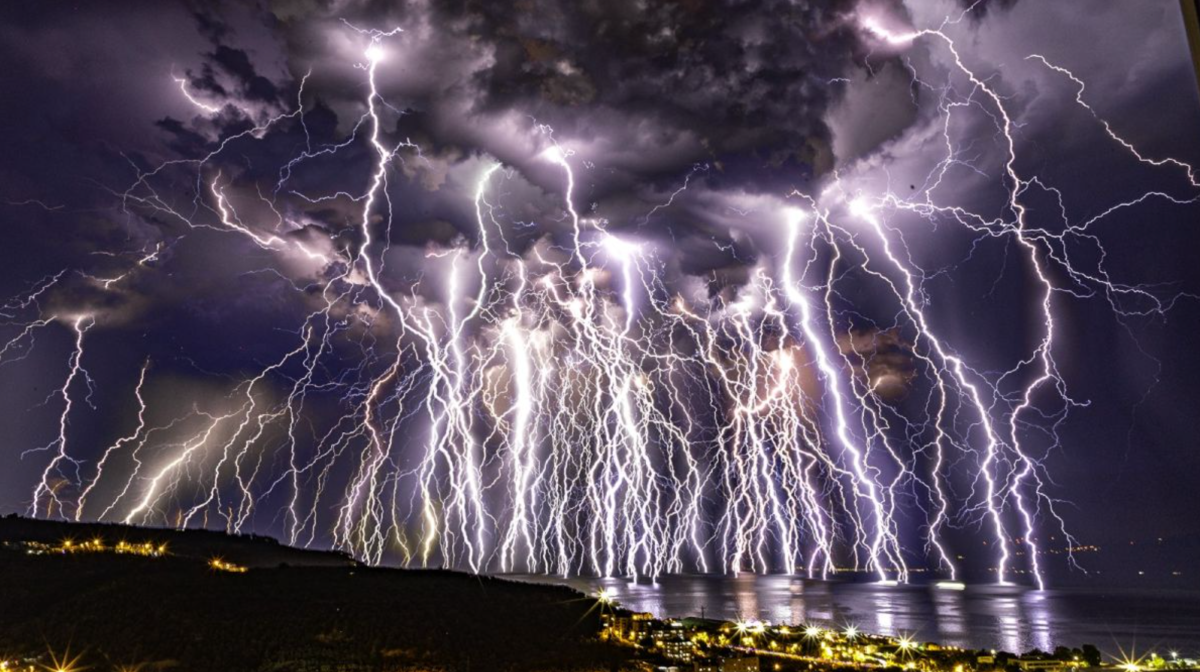 ‘Magnificent visual feast’: Time-Lapse Photo Captures 100 Lightning Bolts in Skies Over Türkiye