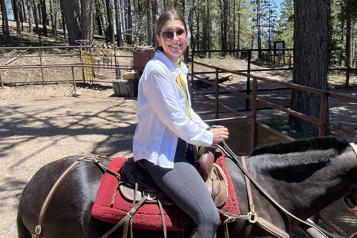 mule-ride-along-the-grand-canyon