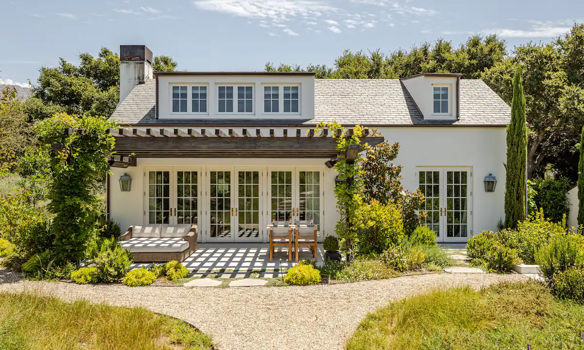 Wanna stay at Gwyneth Paltrow’s house for a night? Here’s how