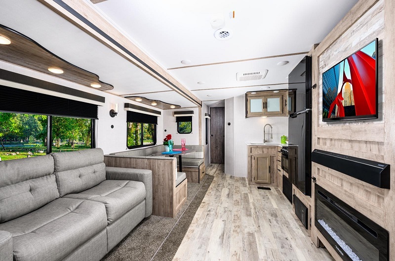 10 Awesome Rvs With Fireplaces For A Cozy Trip 1 