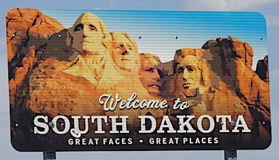 South Dakota sign with picture of mount rushmore - full-time RVing