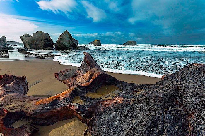 Oregon coastline with large rocks - full-time RVing