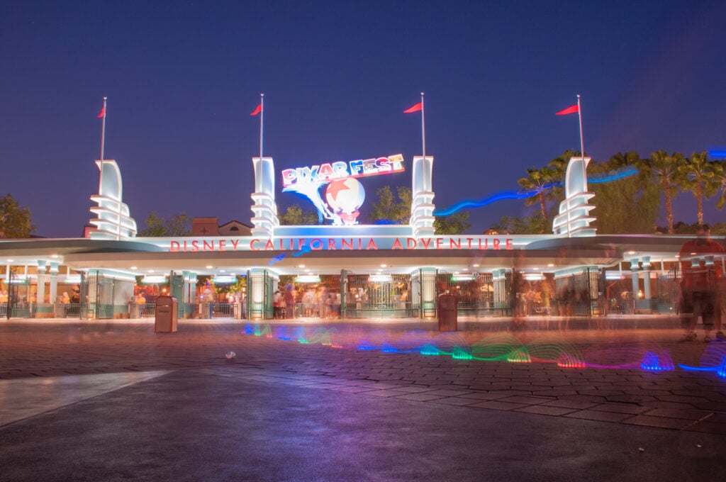 disneyland entrance, image for Disneyland RV park article