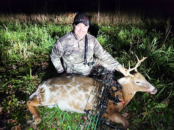 Illinois hunter takes unusual piebald deer in Rock Island County – Outdoor News