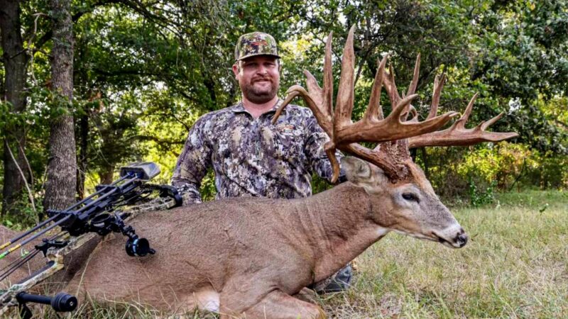 Oklahoma Bowhunter Tags a 230-Inch, 30-Point Buck on Opening Day
