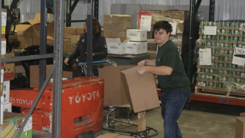 THOR Volunteers Box Holiday Food for Needy in Elkhart, Ind. – RVBusiness – Breaking RV Industry News