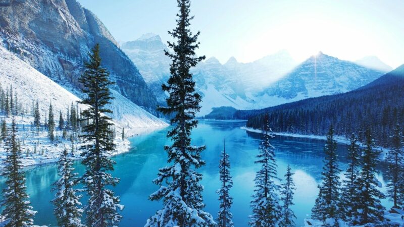 A Real Life ‘Frozen’: This Lake in Banff National Park Is Unbelievable