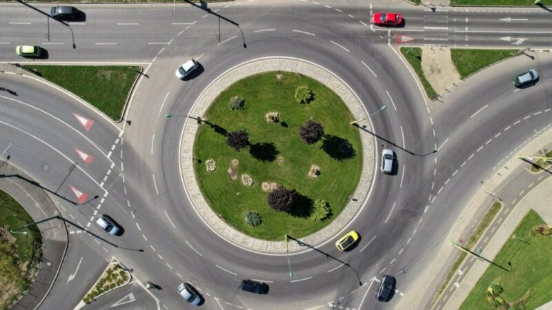 RV Towing Through Traffic Circles and Roundabouts is Nothing to Fear