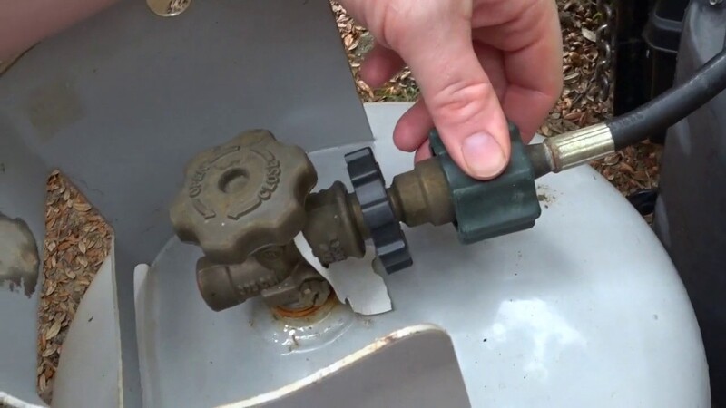 Disconnecting the RV supply line from a propane tank - RVing in the winter