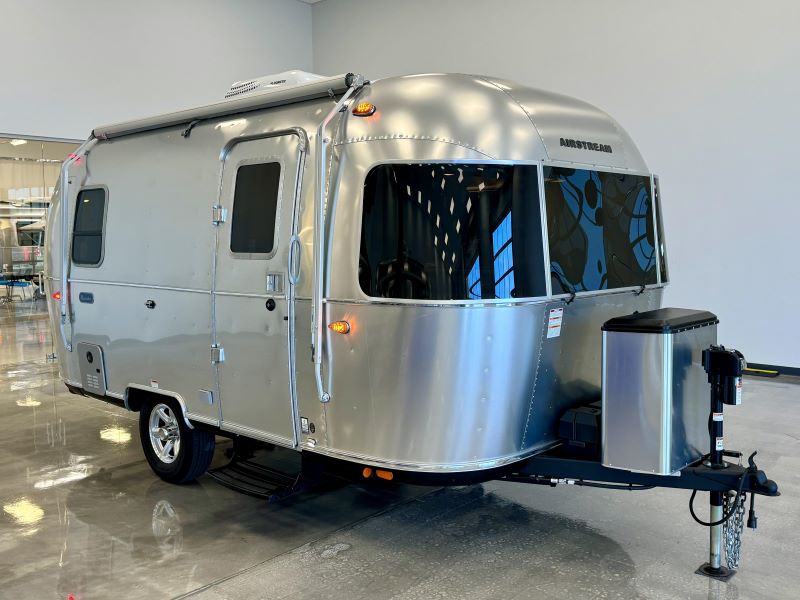 Airstream Bambi 19CB Exterior - Travel trailers for couples
