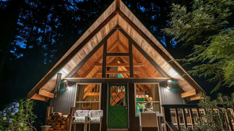 18 Cozy Cabin Dwellings in Washington State