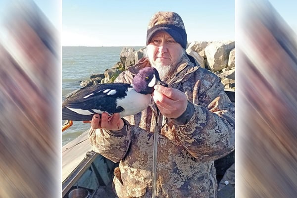 Lake Erie waterfowl hunter from Ohio shoots rare sea duck — a Barrow’s goldeneye – Outdoor News