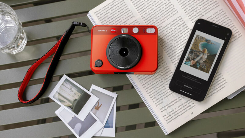 Leica’s New Instant Camera Is a Digicam with Built-in Printer