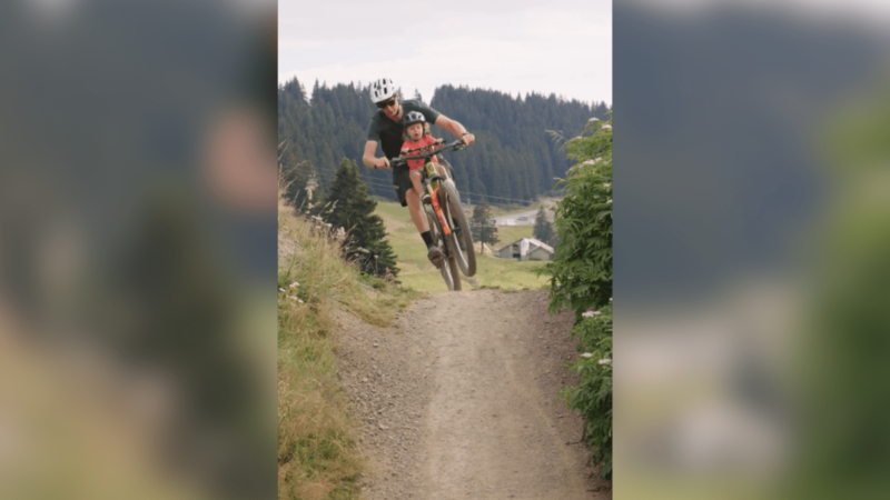 Mountain Biker Creates an Internet Debate by Sharing a Ride With His Two-Year-Old