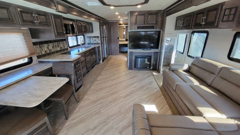 2019 Fleetwood Pace Arrow LXE - RVs Washer and Dryer