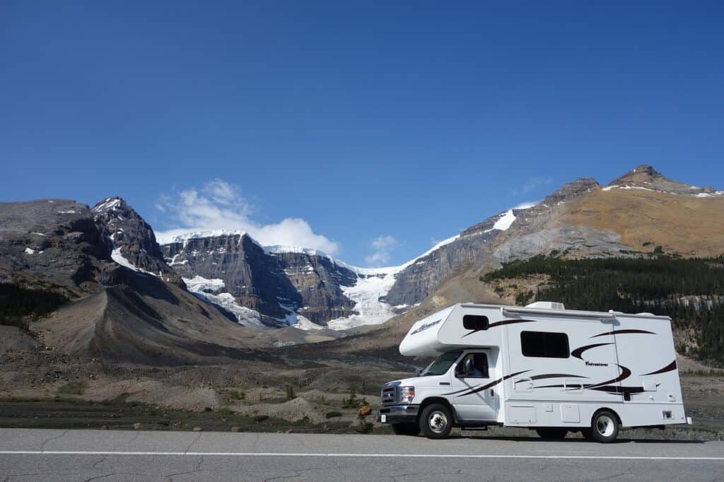 RV on the road: motorhome insurance keeps the owner safe