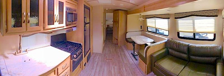 Winnebago Minnie Plus 31BHDS Interior - Travel Trailers with 2 Bedrooms