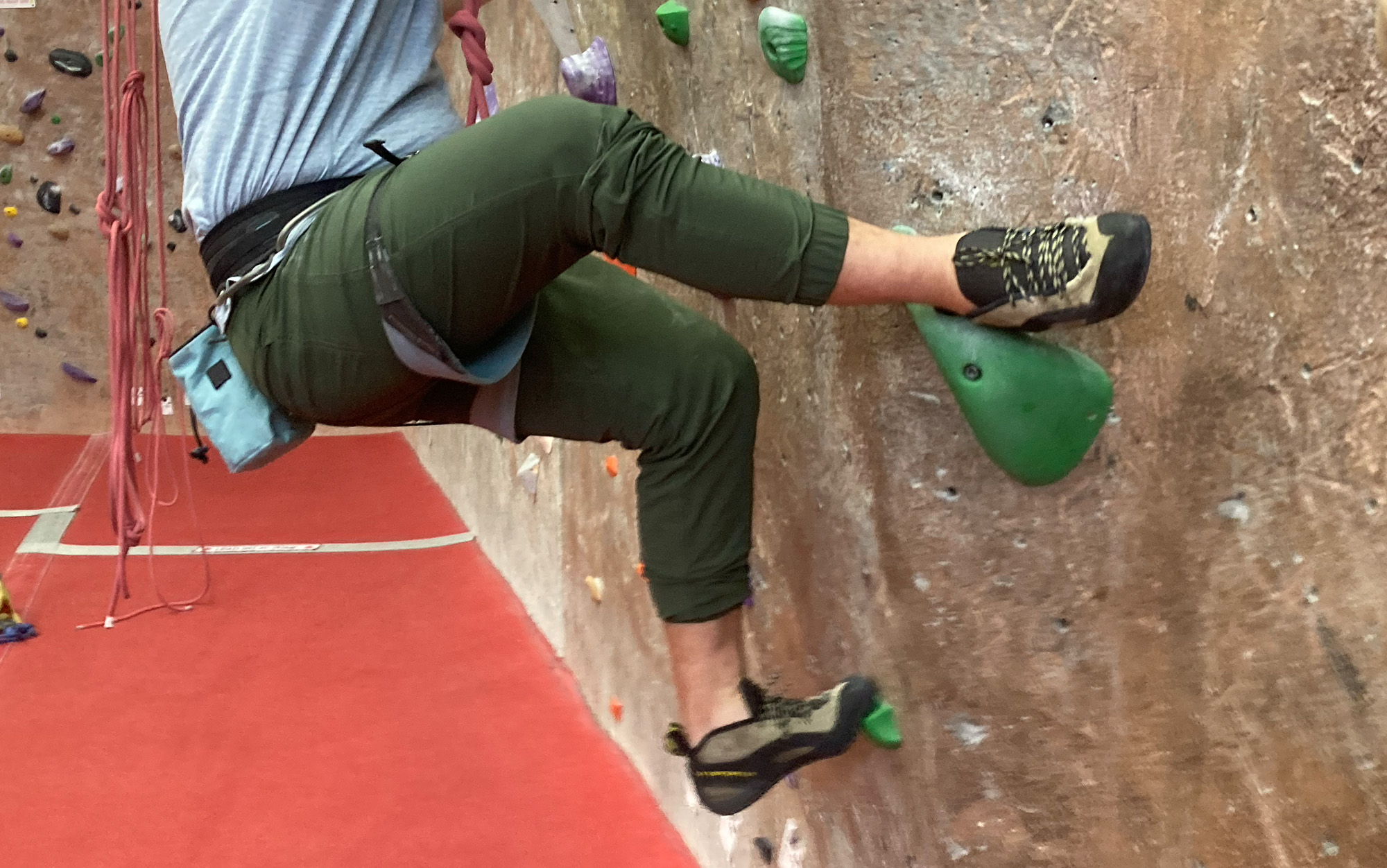 Climber tests the Outdoor Research Ferrosi Joggers.