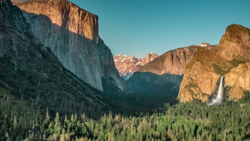 Huge Rockfall at Yosemite Leaves 1,000 Feet of Trail Covered in Debris