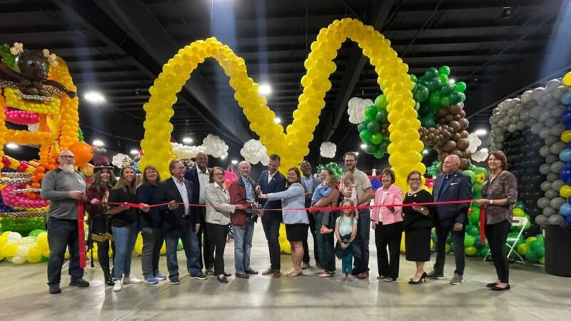 Slideshow: Sold-Out ‘Big Balloon Build’ Fundraiser Cuts Ribbon – RVBusiness – Breaking RV Industry News