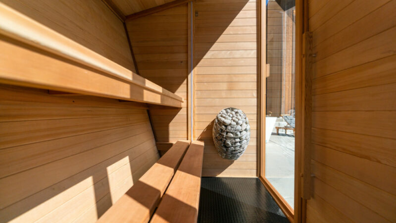 A Guide to Dry Saunas, Health Benefits, and Home Installation