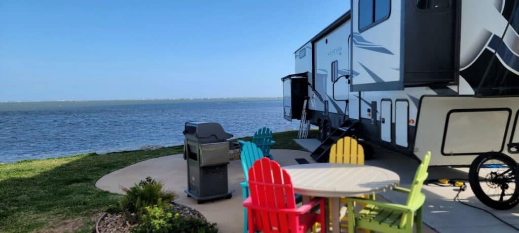 An oceanfront TV site with a fifth-wheel in the photo.