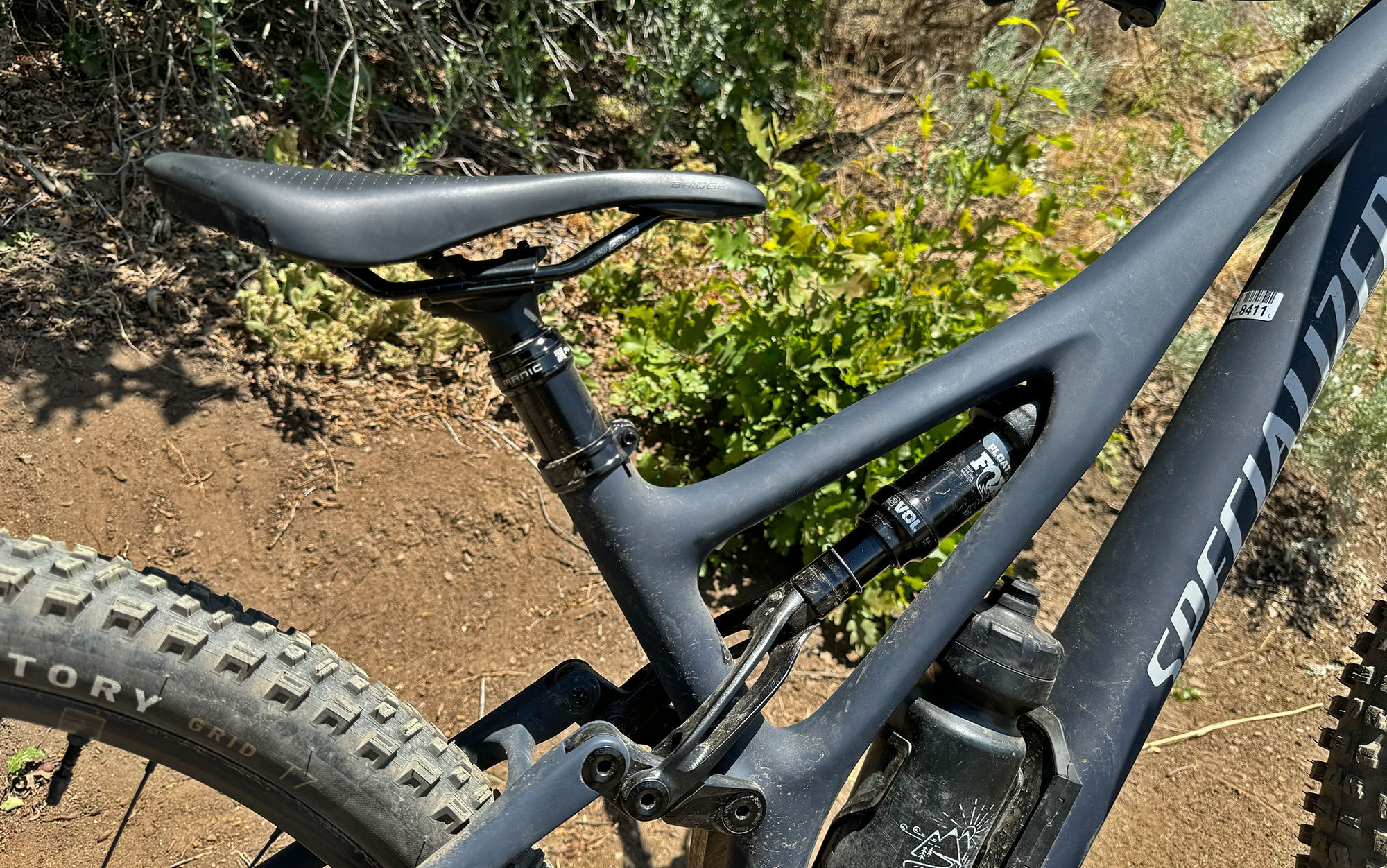 The Stumpjumper's droptube is stiff.