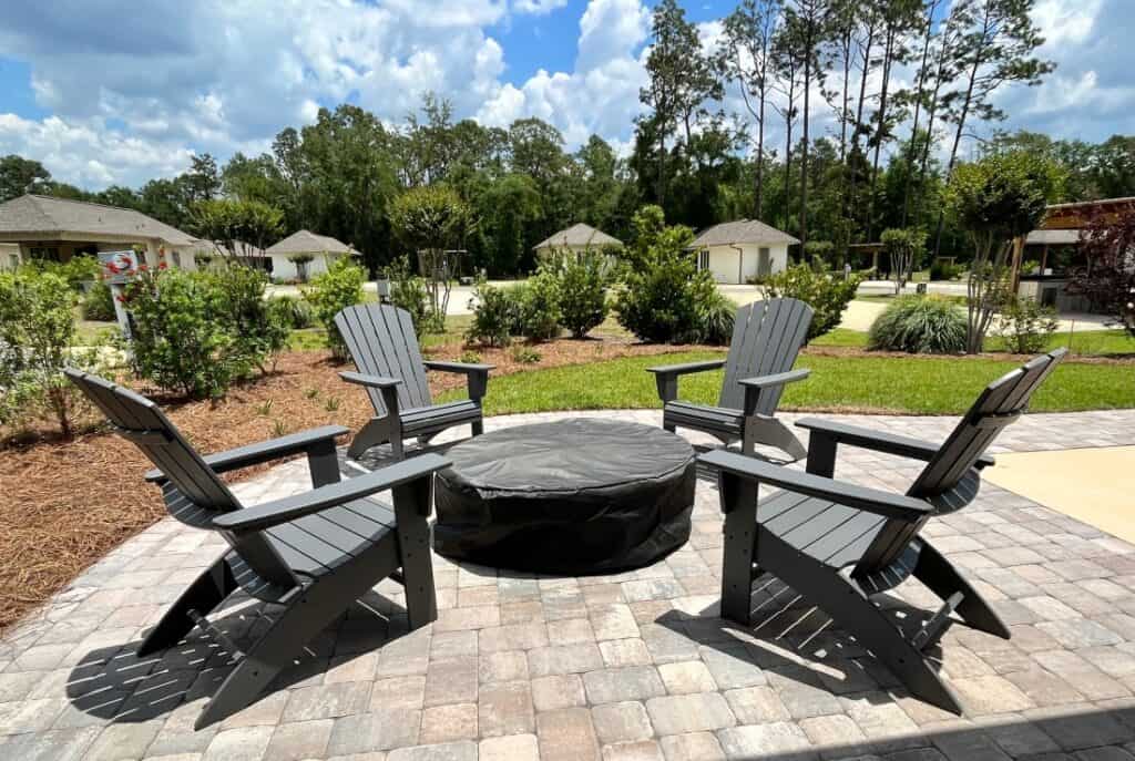 A beautiful outdoor patio at Fairhope Motorcoach Resort.