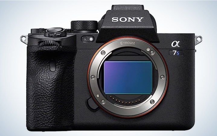  The Sony Alpha 7S III is one of the best cameras for filming hunts.