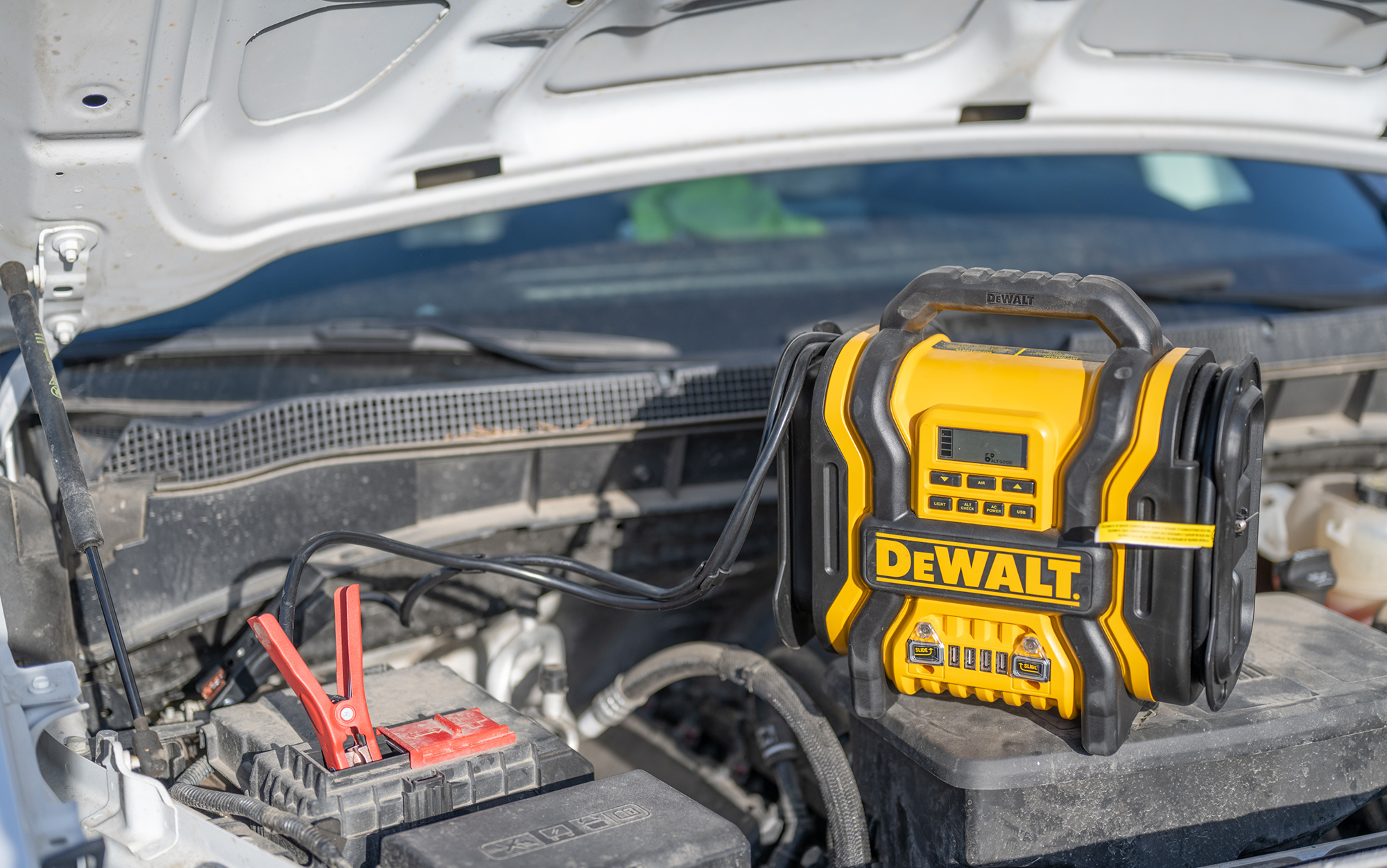 Author tests DeWalt booster jump starter.