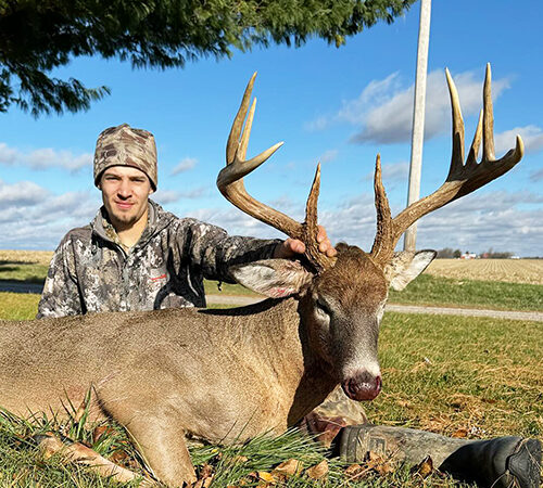 17-year-old Illinois bowhunter gets the buck he’s been after through many zigs and zags – Outdoor News