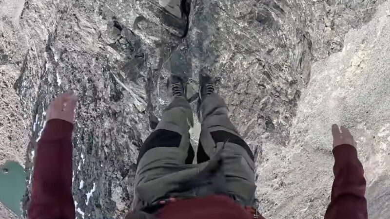 ‘Catwalk of Death’: Hikers Tackle Sketchy Stretch of Colorado Hike