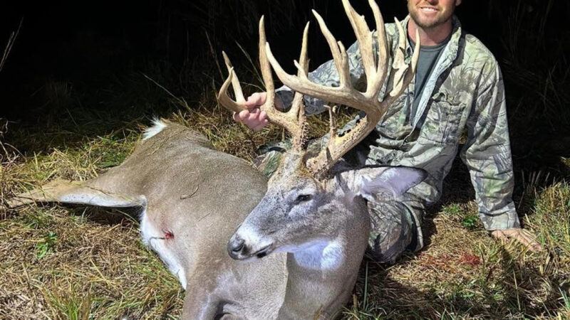 Florida Hunter Tags 187-Inch Buck While Watching the Gators Game