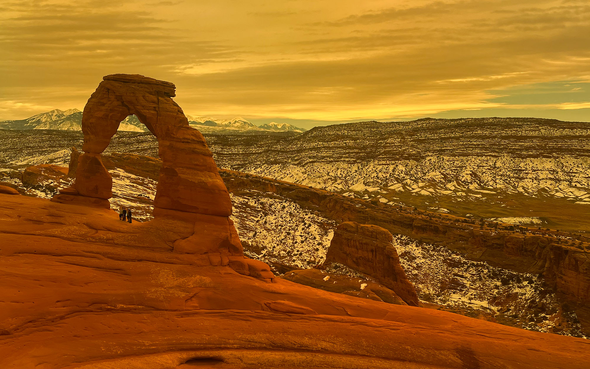 Delicate arch viewed through Parasio lens.