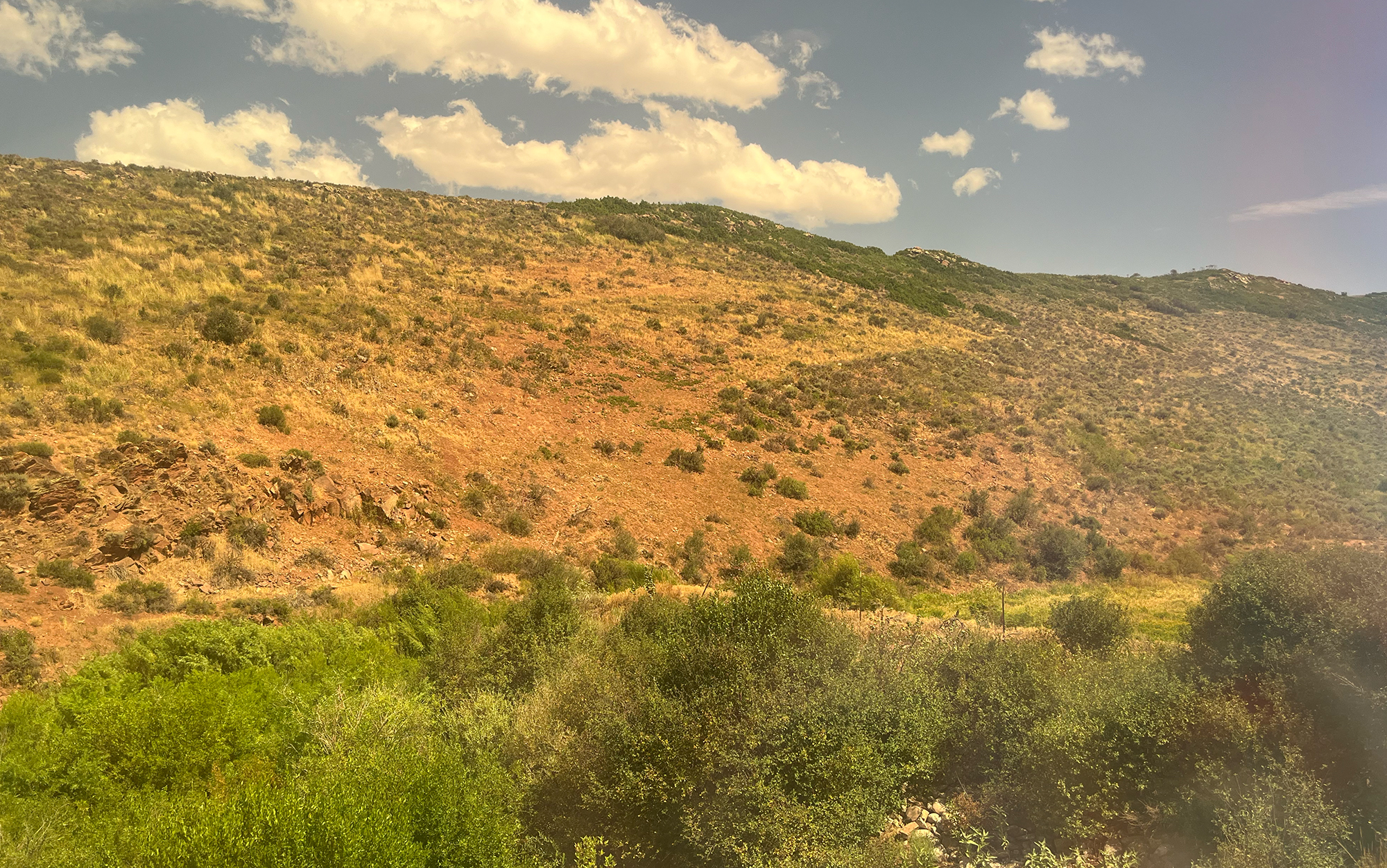 Landscape of a rocky hillside through the Smith's Shift Mag lenses.