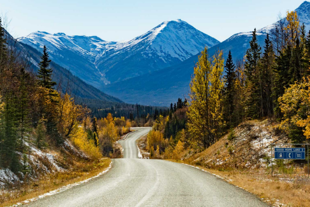 Mountain road in the fall - road trips in Canada