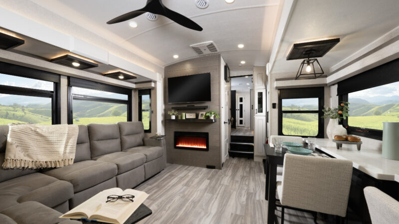 Meet the 2025 Jayco Pinnacle 38FBRK Luxury Fifth-Wheel