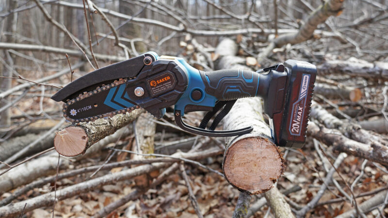 Saker Mini Chainsaw Review: A Cheap, Battery Powered Saw That Actually Works