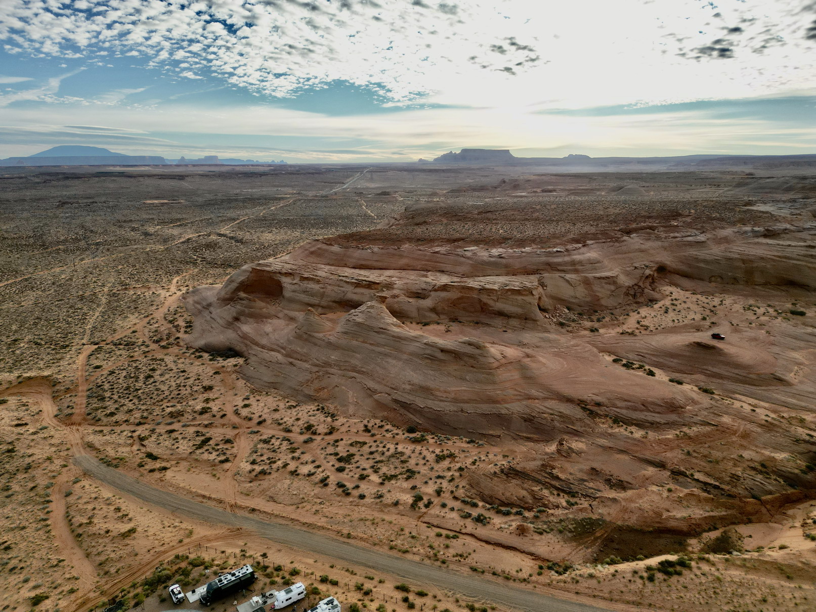 Roam Horseshoe Bend is located just outside Page, Arizona, close to the Utah border, offering endless vistas of the cliffs and valleys of the surrounding red-tinged desert.