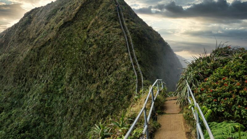 Hikers Caught on Illegal Haiku Stairs Trail Throwing ‘Metal Railing’