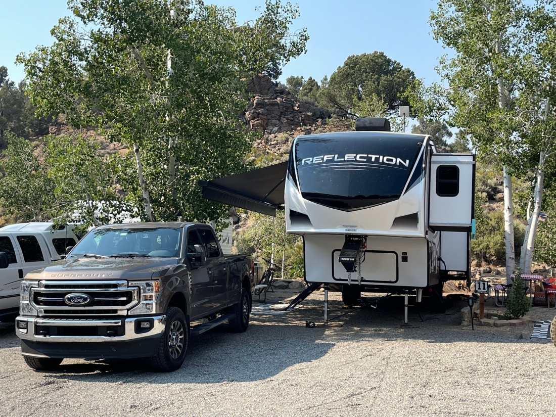 A truck and fifth-wheel.
