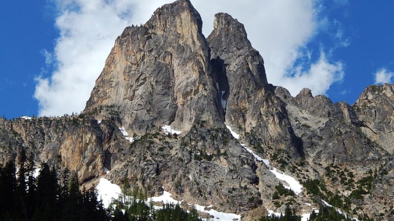 Anchor Failure Kills Three Climbers in Tragic Accident