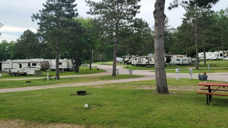 Country Roads Motorhome & RV Park: A Wisconsin Waterpark Wonderland