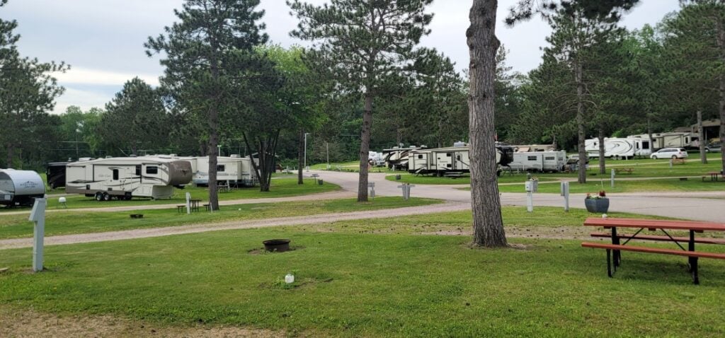 RV sites at Country Roads Motorhome & RV Park.