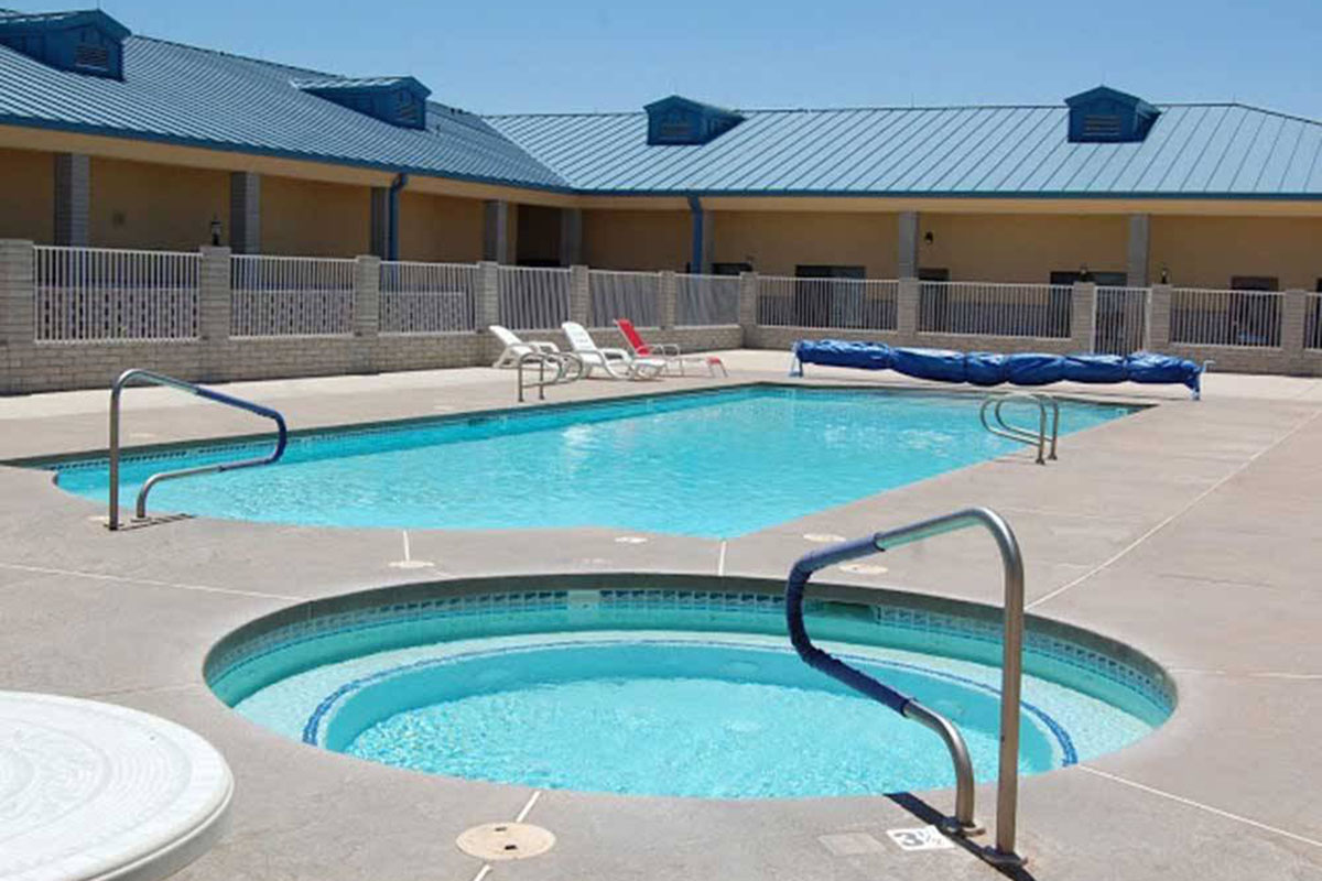 Hot tub and pool.