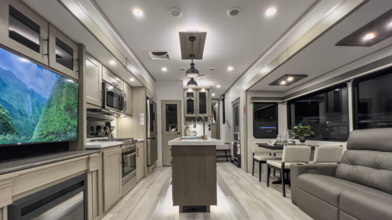 Video: The Grand Design Influence is the Perfect Tweener Fifth-Wheel