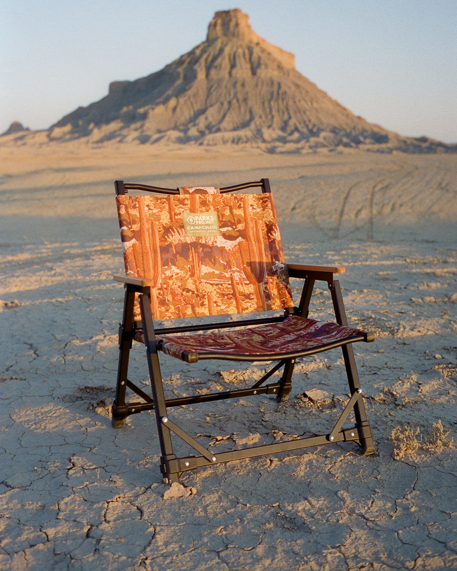 Folding camp chair